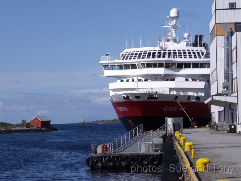 day10 0062.jpg - moored in Bronnoysund